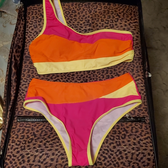 NWOT SPRTY Colorblock One Shoulder 2 Piece Bikini, L (8-10), Pink/Orange/Yellow - Picture 2 of 3
